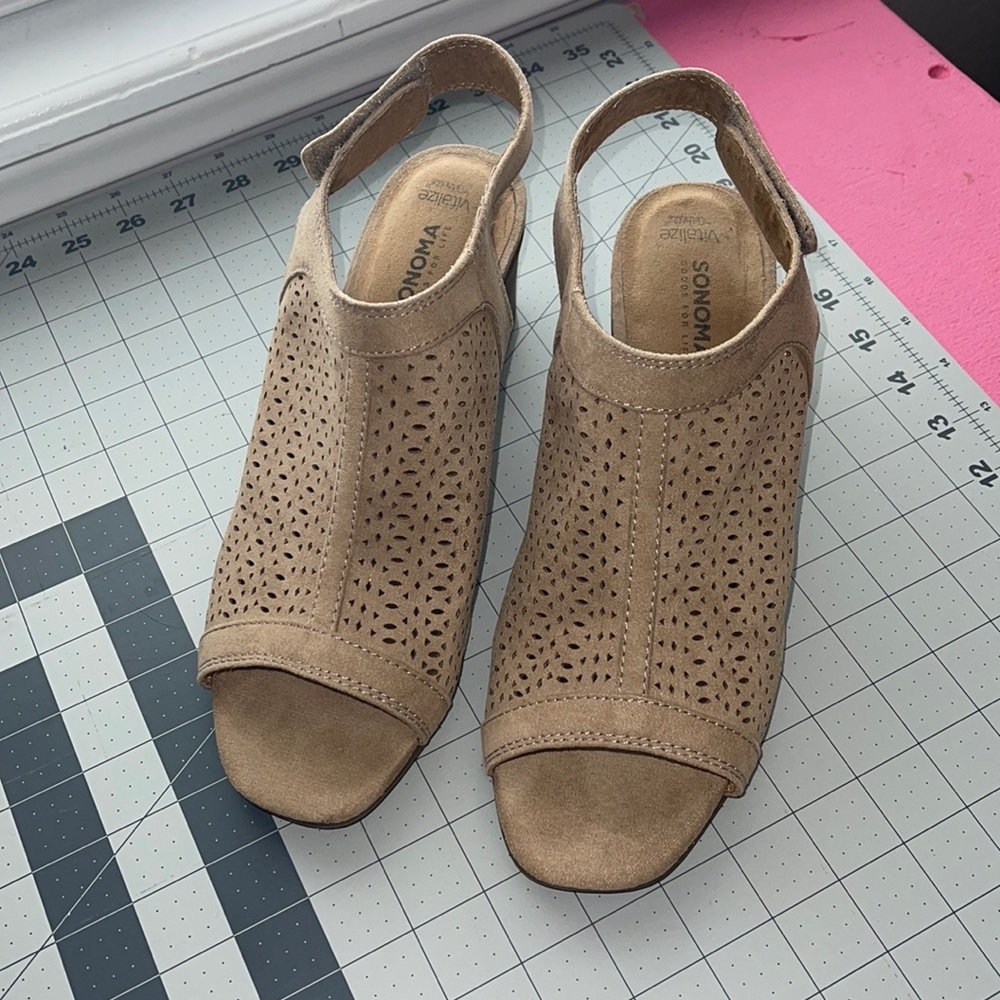 Sonoma Platform Tan Leather Look Cut Out Sandals 9.5 Wide
